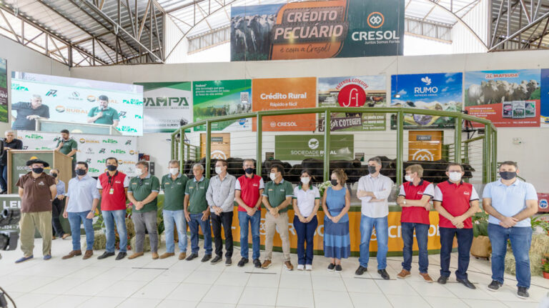 Sociedade Rural presta homenagens na abertura dos eventos do agro