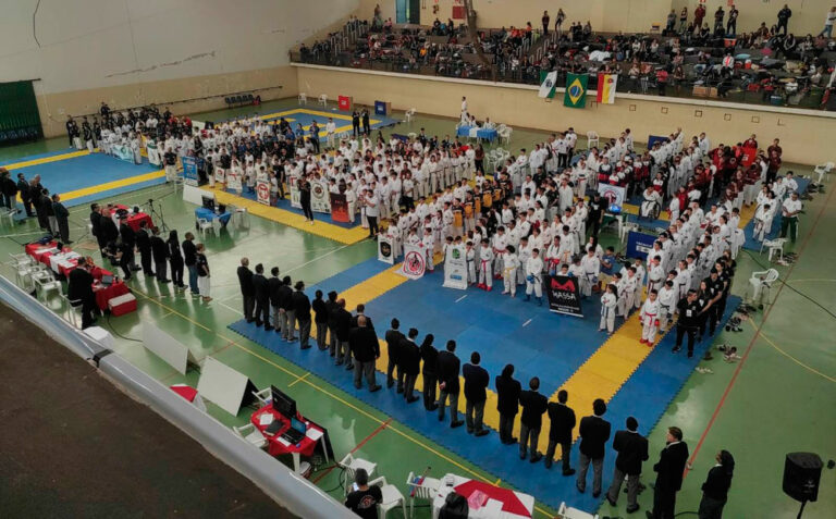 Beltronenses conquistam medalhas e terminam em quarto no Paranaense de Karatê