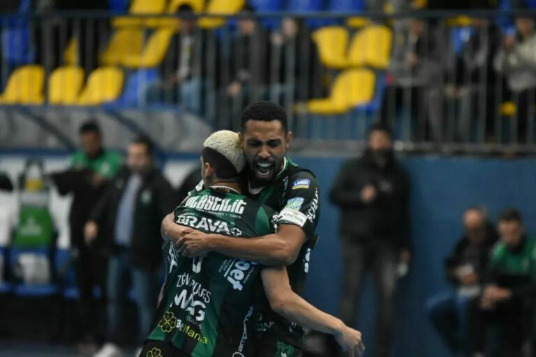 Cappa e Zé Marques comandam goleada do Marreco sobre o Palmas