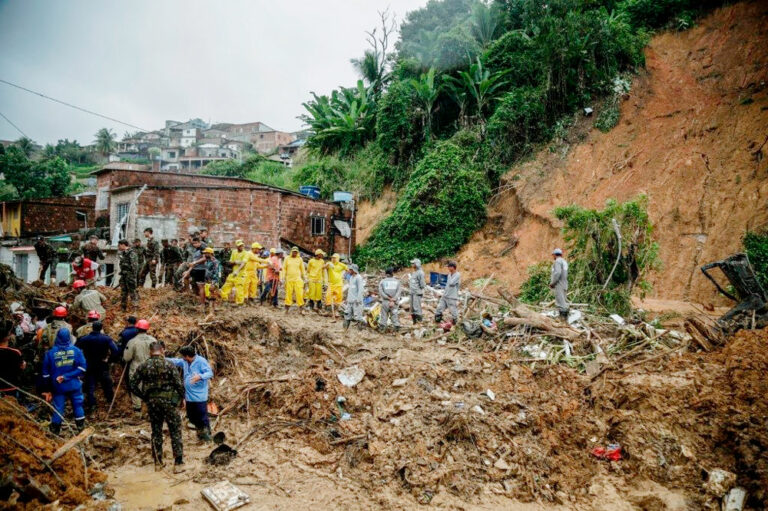 Número de mortos das chuvas sobe para 106 em Pernambuco; dez estão desaparecidos