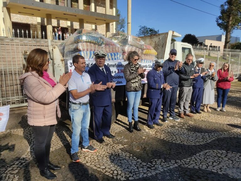 Associação Guarda São Cristóvão entrega alimentos