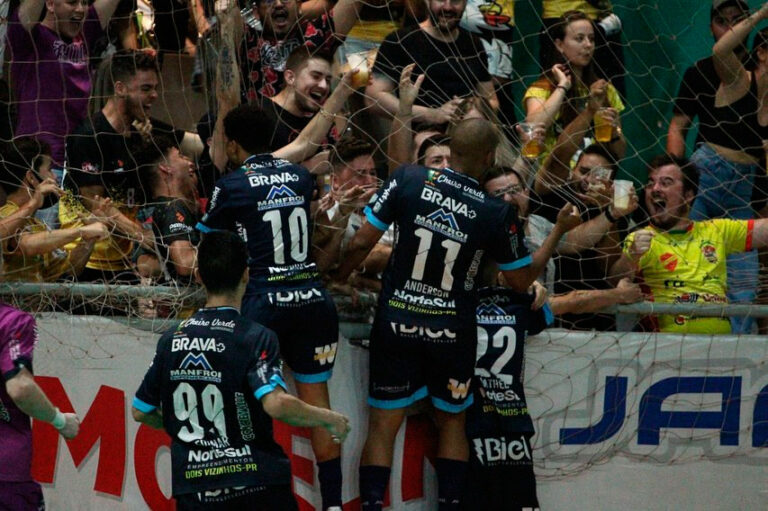 Para encostar no G4, Dois Vizinhos visita o Palmas