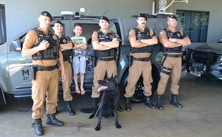 Policiais do 21º Batalhão realizam sonho do José, de 6 anos