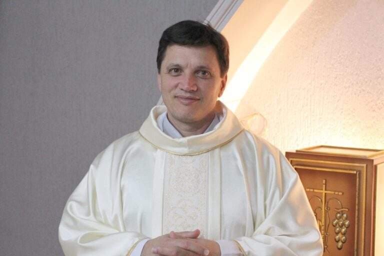 Duas paróquias de Beltrão vão receber novos padres