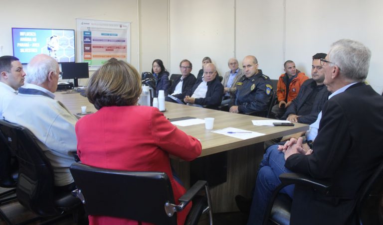 Paraná une forças para conter gripe aviária