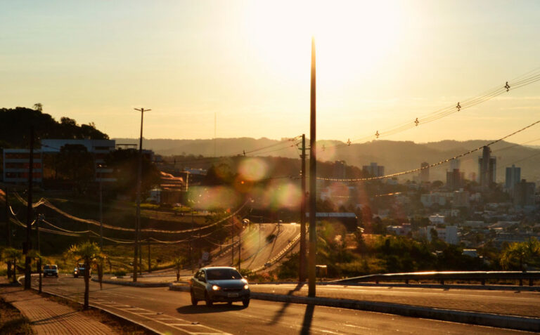 Onda de calor mantém temperaturas acimados 30 graus na região Sudoeste