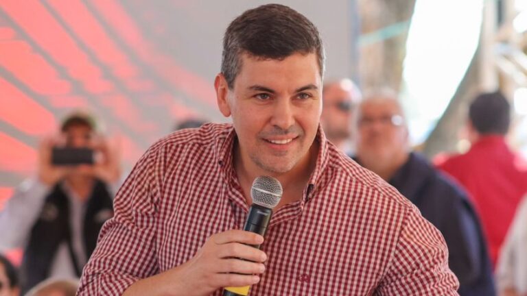 Santiago Peña é eleito presidente do Paraguai em disputa marcada por surpresa nas pesquisas