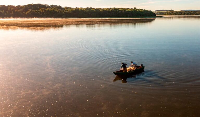 Itaipu e Ministério da Pesca firmam parceria para aquicultura sustentável no reservatório
