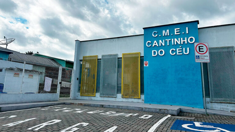 Bazar do Cmei Cantinho do Céu tem peças que vão de R$ 2 até R$ 20