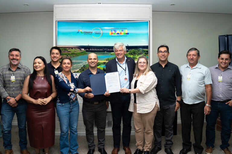 Itaipu assina convênio do Programa Mais Ideb com Amocentro