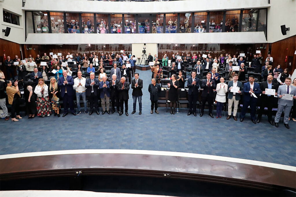 Solenidade ocorreu na noite dessa terça-feira (29), no Plenário da Assembleia. Créditos: Valdir Amaral/Alep