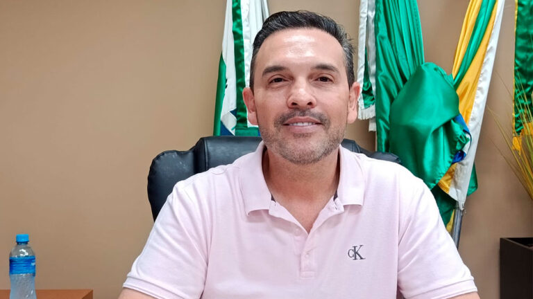 Nos 100 primeiros dias do quarto mandato, Ricardo Ortiña destaca conquistas para professores