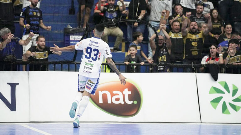 Pato estreia em casa na LNF, domingo às 17 horas