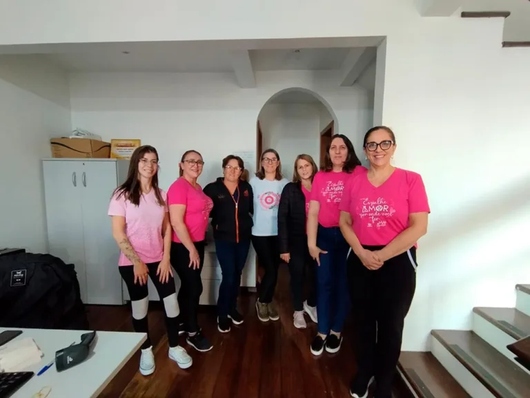 Parte da equipe da ONG Mão Amiga que trabalha no acolhimento dos pacientes que recebem tratamento no Ceonc.