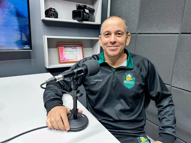 Marcelo Batista, que como atleta da Seleção Brasileira era conhecido como Marcelinho, como treinador na Itália era chamado de Batista, e no Marreco é o comandante Tchelo. Foto: Adolfo Pegoraro