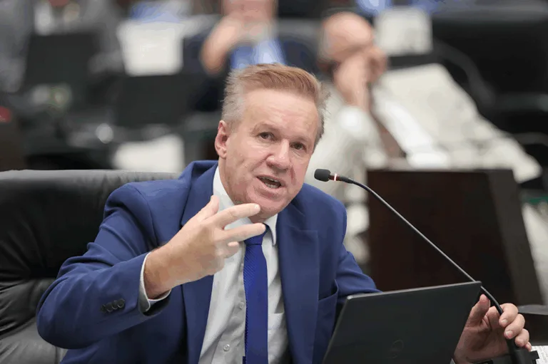 Deputado Luis Corti.