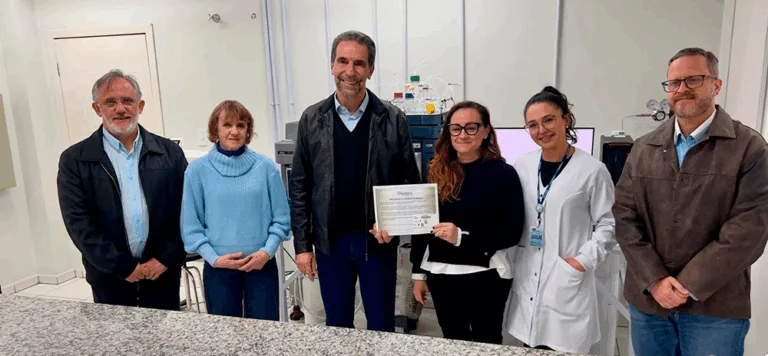 Diretor de Itaipu e deputada Luciana oficializam entrega de equipamento à Unioeste