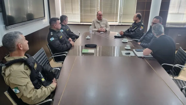 Darci Piana assina decreto criando o 7º Comando Regional da PM