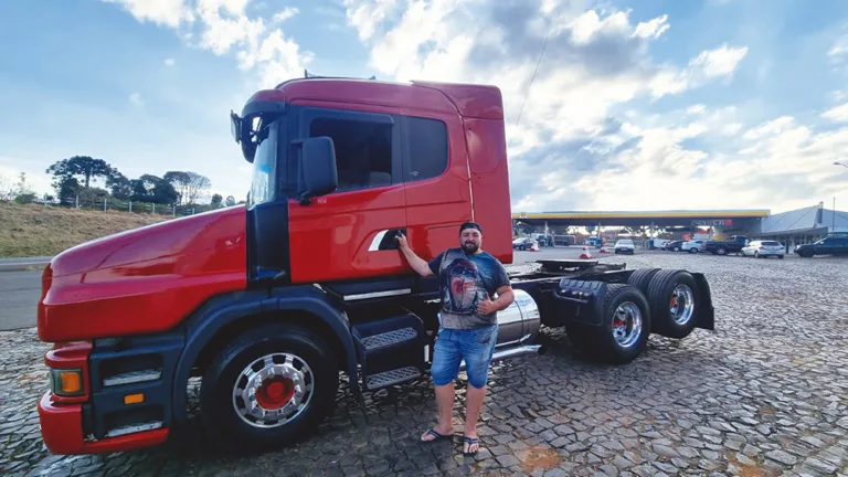 20 anos de estradas e desafios: A vida na estrada de Tiago André De Santi