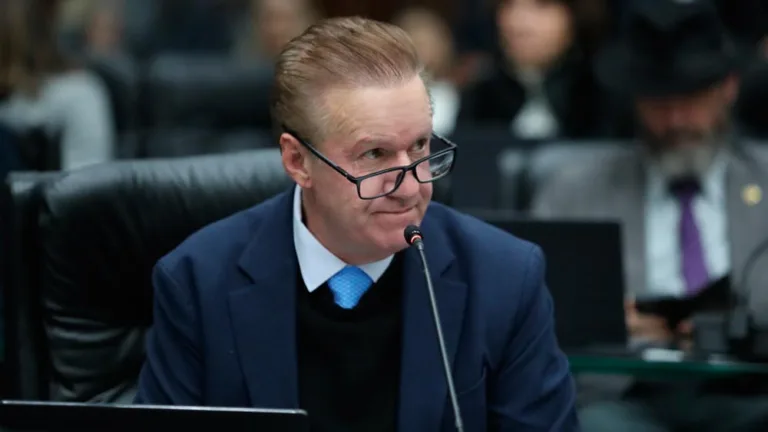 Luis Corti assume liderança de bloco parlamentar PSB/MDB/Solidariedade