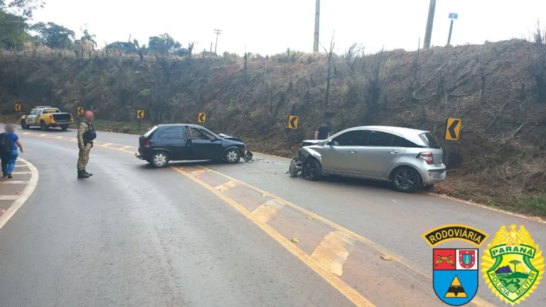 Dois Vizinhos Terça de manhã, colisão frontal entre Corsa e Agile deixa três feridos na PR-281