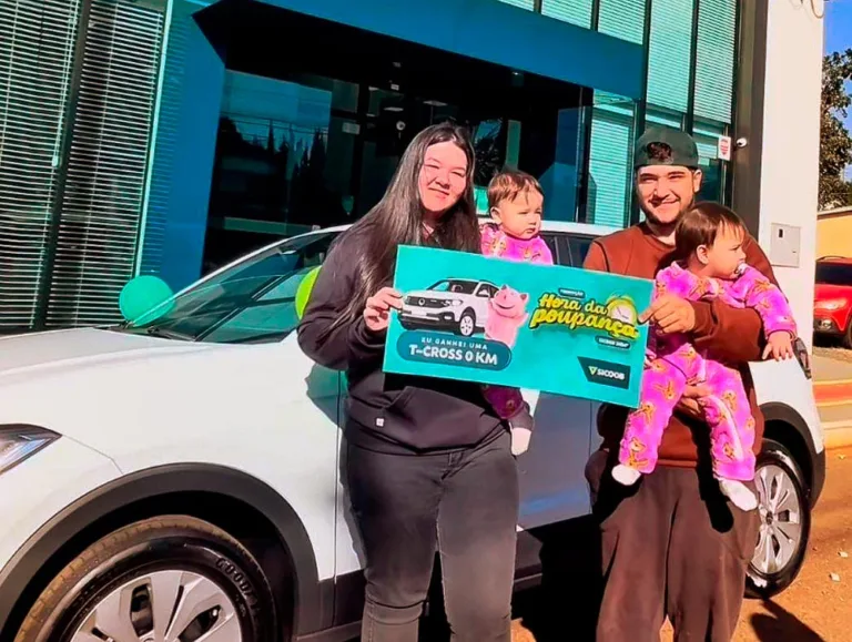 Mayumi, o esposo e os filhos celebraram a premiação.
