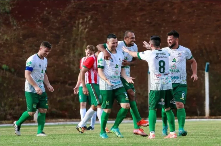 Por vaga na final, Dois Vizinhos recebe Salgado Filho na Copa Aesupar