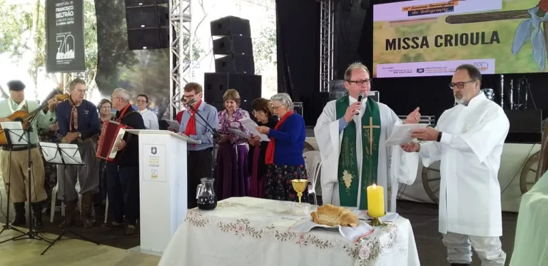 Padre Bressani volta a presidir a Missa Crioula