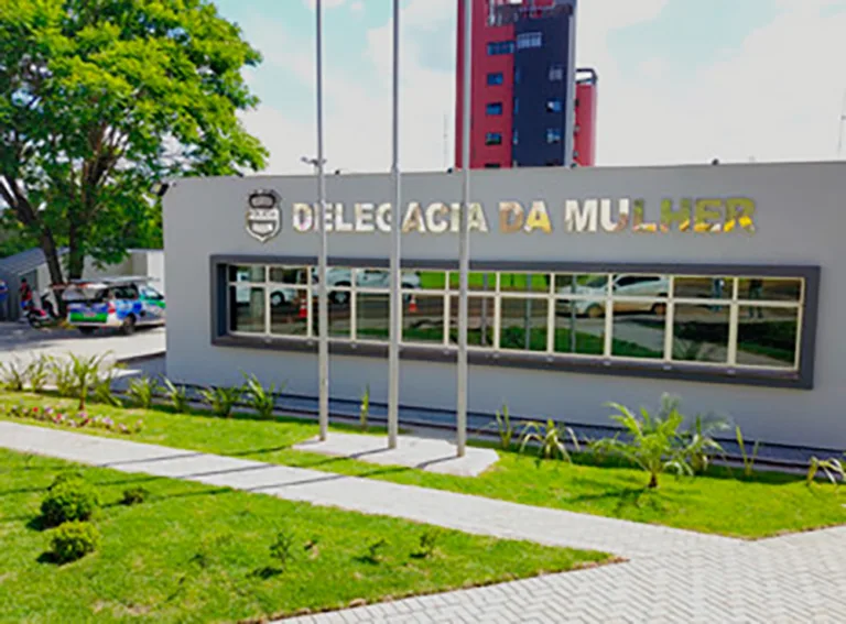 Horas de terror: Mulher é torturada e foge para pedir ajuda