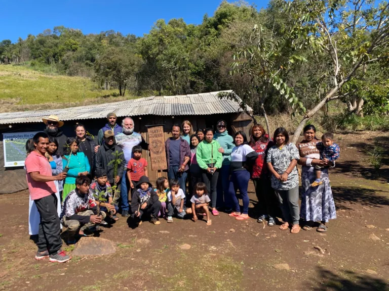 Instituto dos Rios visita índios de Mangueirinha