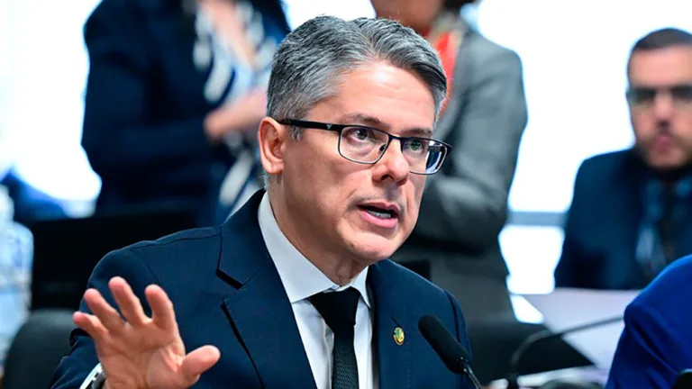 PEC da Blindagem é enterrada na CCJ do Senado