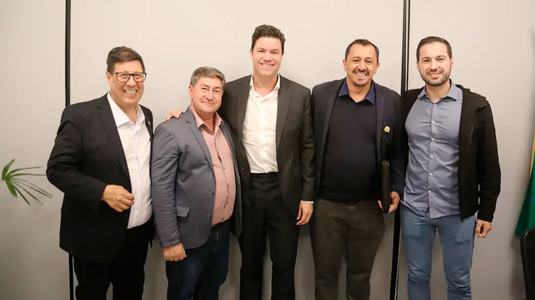 Com Guto Silva, Adão Litro viabiliza R$ 5 milhões para asfalto