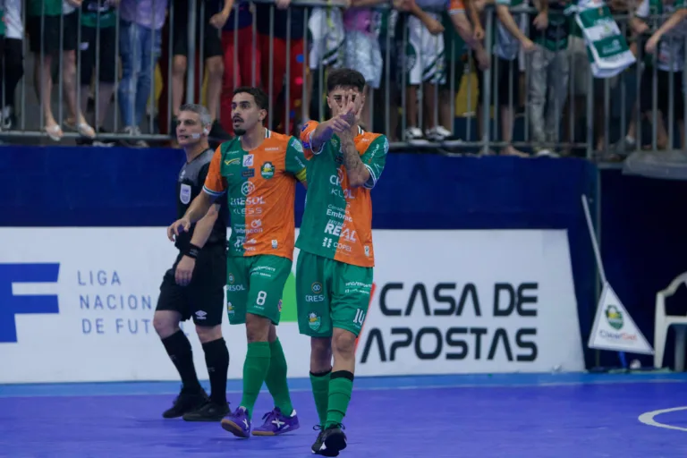 Marreco goleia o Pato e ultrapassa rival na LNF