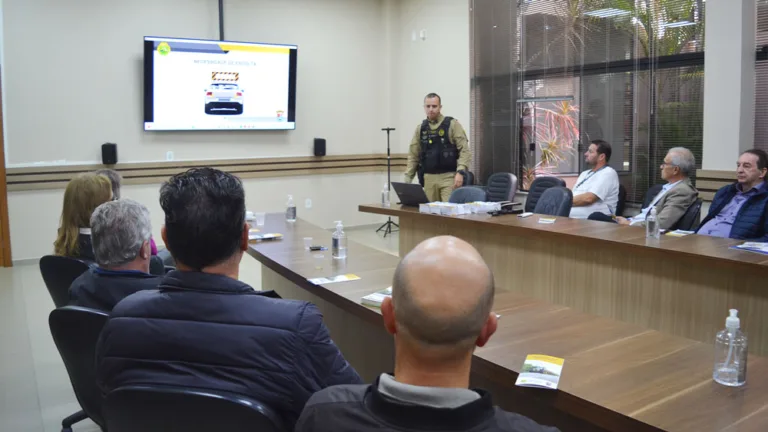 Resolução traz alterações sobre trânsito de máquinas em rodovias