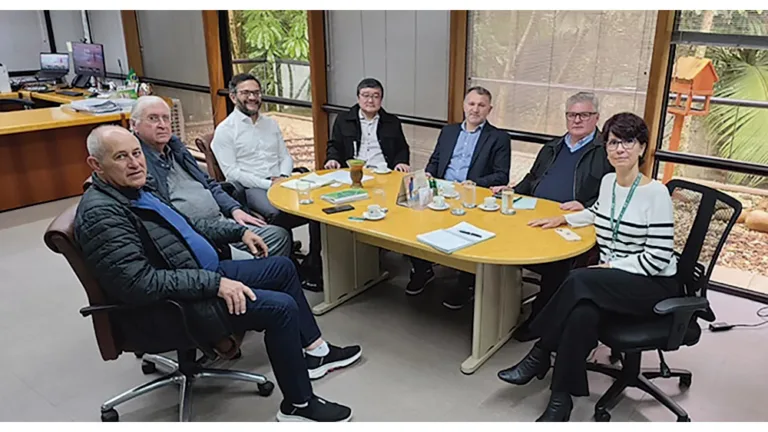 Lideranças de Eneas Marques buscam no BRDE linha de crédito para a Cooperjaracatiá