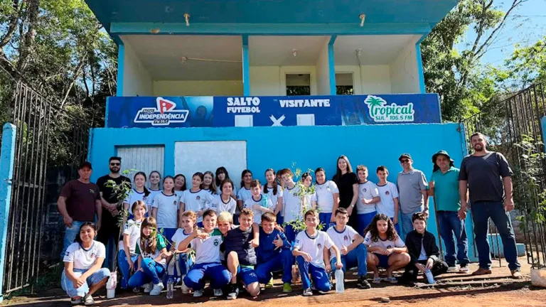 Dia da Árvore celebrado com o plantio de mudas