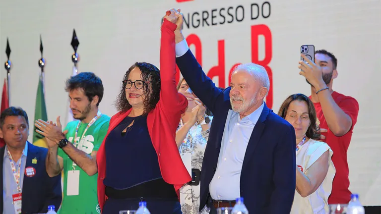No congresso dos comunistas, Lula afirma que tem disposição para mais cinco eleições