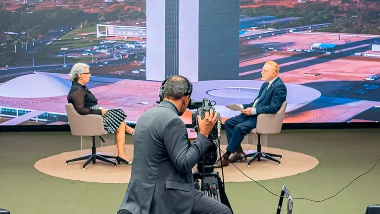 Vermelho é destaque na TV Câmara por projeto que regulamenta a profissão de condutor de ambulância