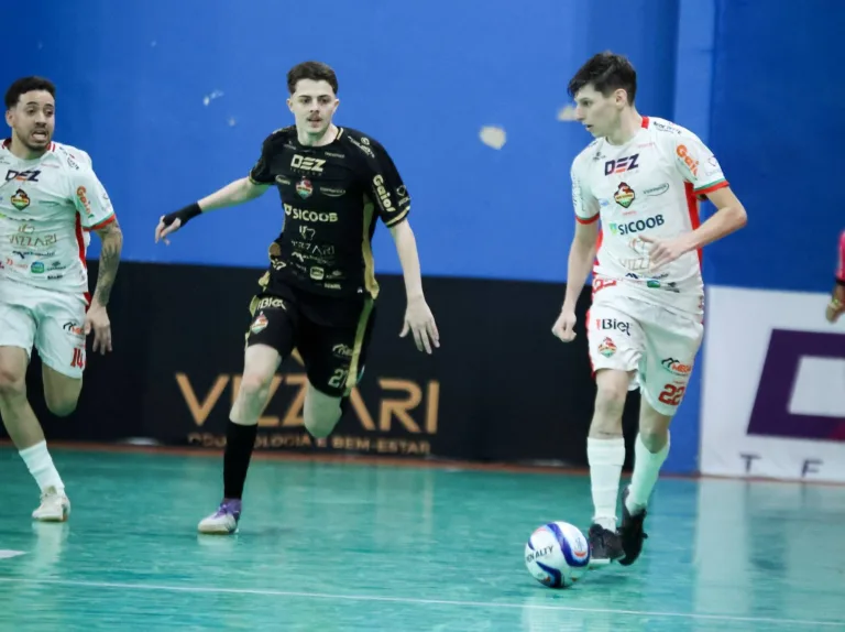 Paraná jogou a semifinal da Prata com uniforme do Galo