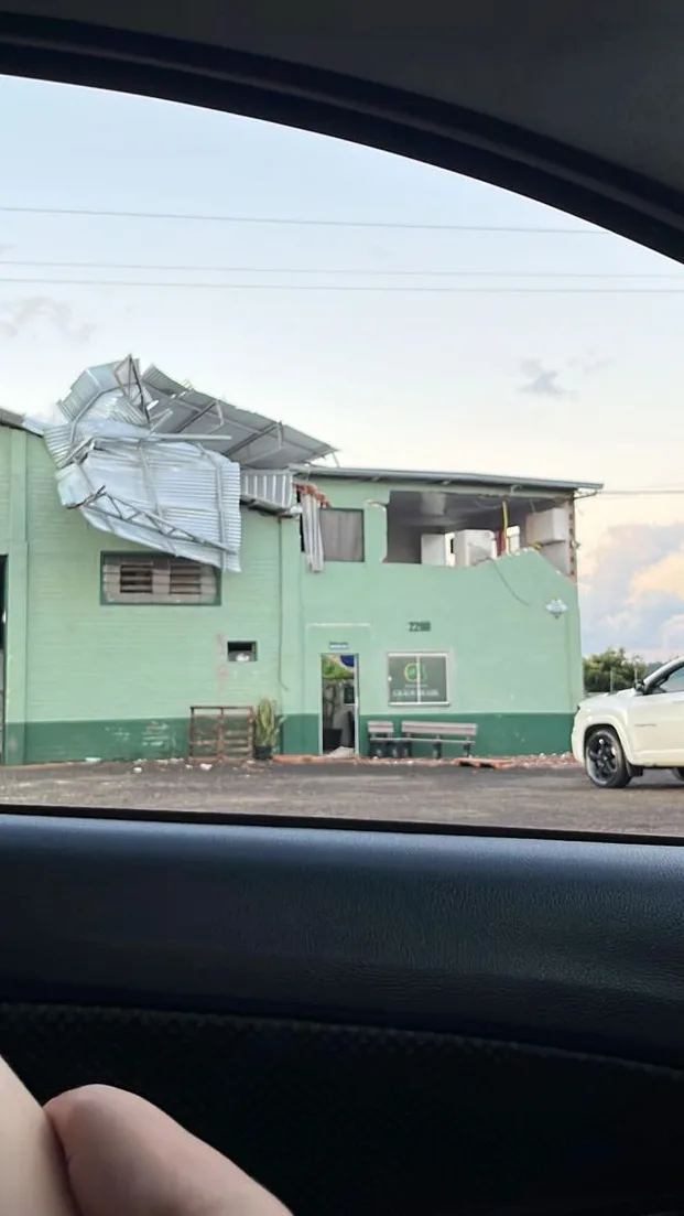 Vento e granizo causam susto em Marmeleiro