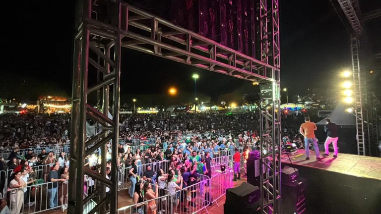 Expovizinhos movimenta 20 mil pessoas; hoje tem torneio de silagem, palestras, Daniel e Marco Brasil