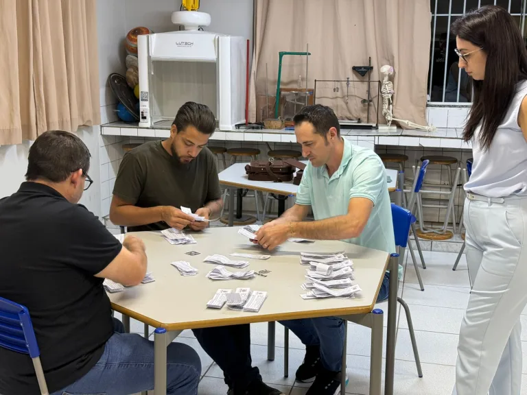 Colégio Dois Vizinhos rejeita Parceiro da Escola; José de Anchieta será cívico-militar