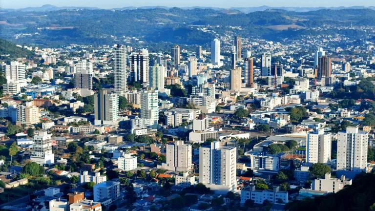 Autoridades destacam hospital; dr. Paulo se emocionou