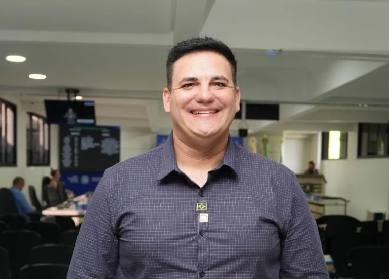 Vereador beltronense puxa debate sobre vacinação contra covid em crianças