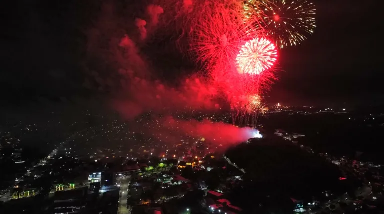 Beltrão celebra chegada de 2026 com show de fogos no Cristo