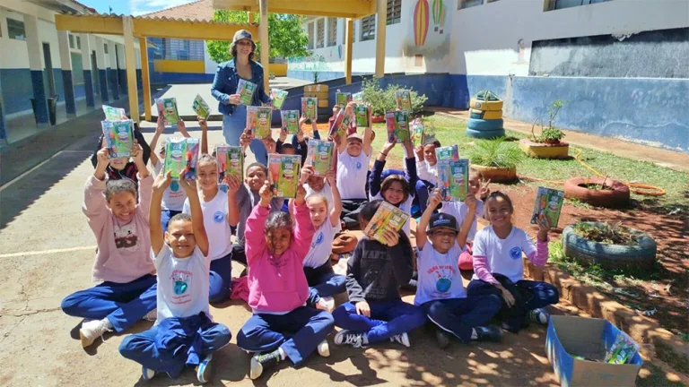Fruto do Agrinho: livro de alunos vira projeto em cooperativa