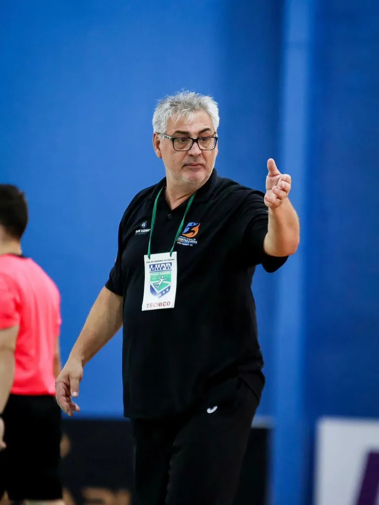 Emerson Abati é eleito melhor técnico de 2025