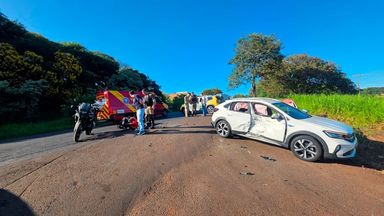 Colisão na Avenida Frei Policarpo deixa motociclista em estado crítico