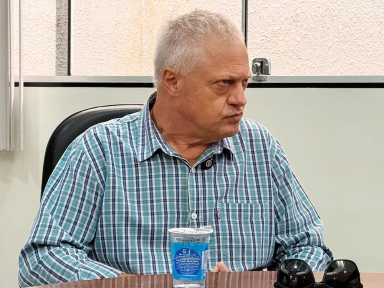 “Não posso ser refém de quem não limpa terrenos”, diz Turatto