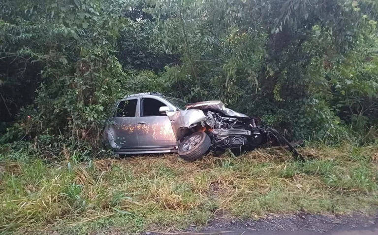 Mulher morre em grave colisão na PR-281